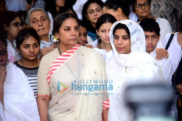 photos celebs attend shabana azmis mother shaukat azmis last rites 32