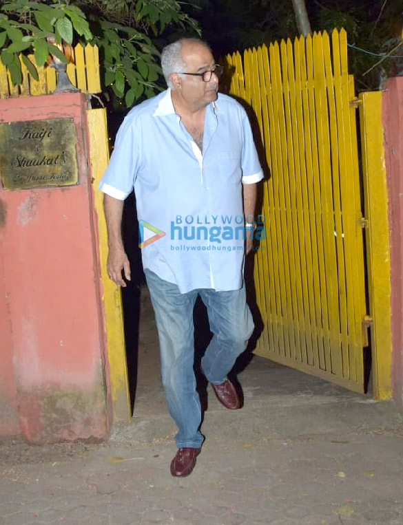 photos celebs attend shabana azmis mother shaukat azmis last rites 6