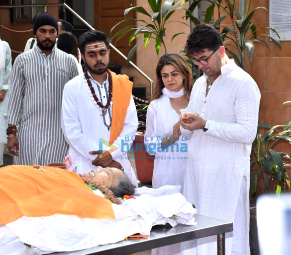Photos: Celebs attend the funeral of Dabboo Ratnani’s mother