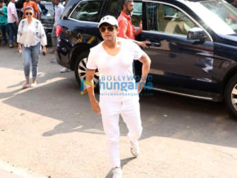 Photos: Celebs attend the funeral of Dabboo Ratnani's mother