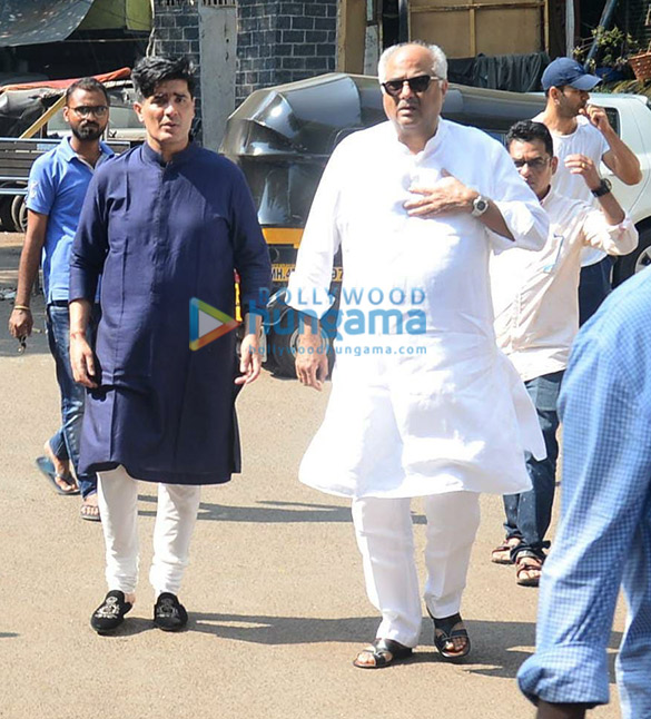photos celebs attend the funeral of manish malhotras father 1 2