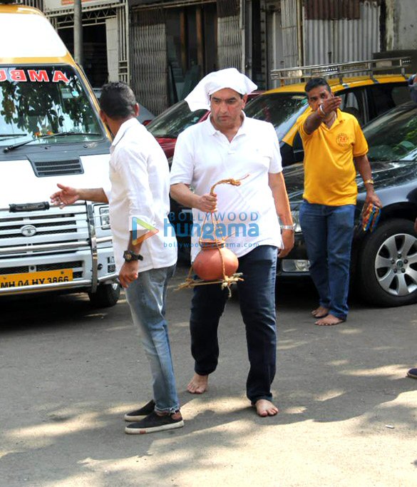 photos celebs attend the funeral of manish malhotras father 3