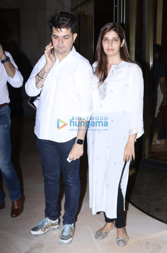photos celebs attend the prayer meet for manish malhotras father suraj prakash malhotra 0121 4