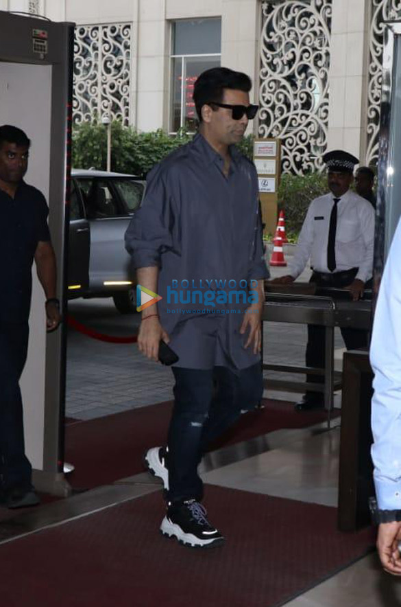Photos: Celebs attend the prayer meet for Manish Malhotra’s father Suraj Prakash Malhotra Photos: Celebs attend the prayer meet for Manish Malhotra’s father Suraj Prakash Malhotra