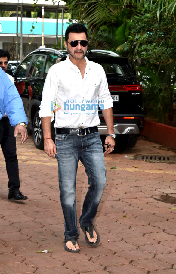 photos celebs grace the prayer meet of champak jain 7