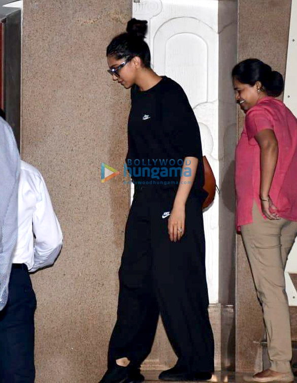 photos deepika padukone snapped at clinic in bandra 1