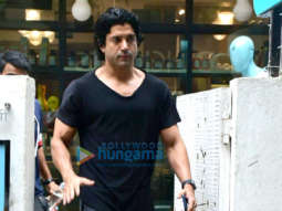 Photos: Farhan Akhtar snapped outside BBlunt salon