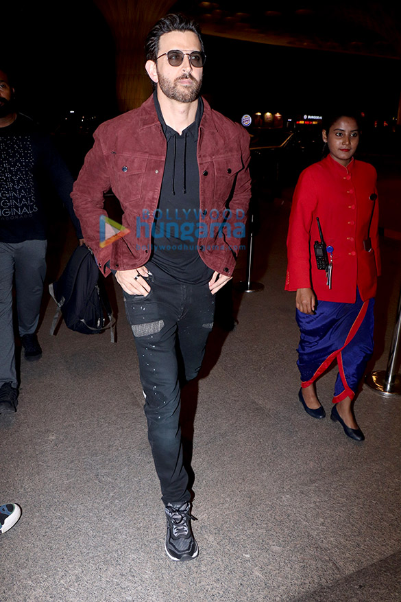 Photos: Hrithik Roshan, Kartik Aaryan, Janhvi Kapoor and others snapped at the airport Photos: Hrithik Roshan, Kartik Aaryan, Janhvi Kapoor and others snapped at the airport