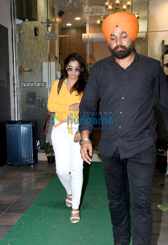 photos kajol spotted at a salon 4
