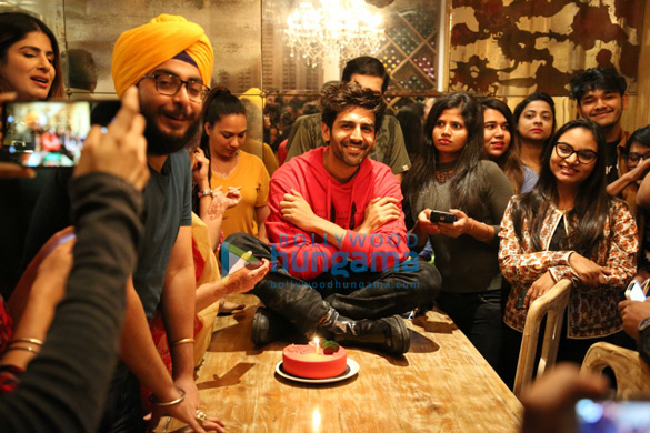 Photos: Kartik Aaryan snapped during his birthday celebration with media
