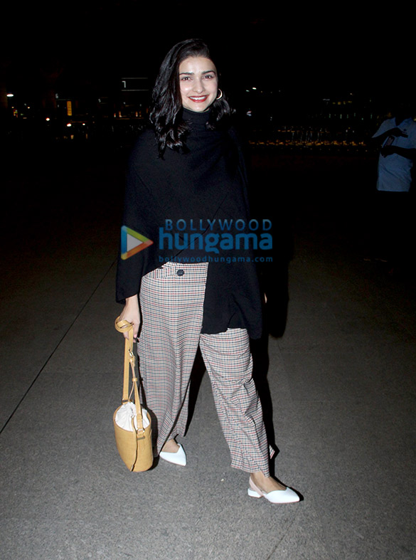 photos katrina kaif sara ali khan janhvi kapoor and others snapped at the airport 5