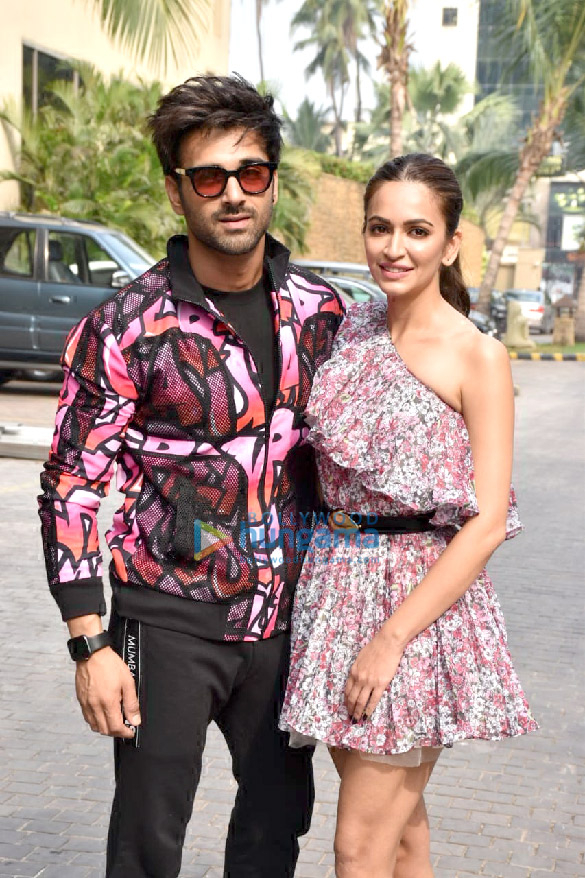 photos kriti kharbanda and pulkit samrat snapped during pagalpanti promotions 6