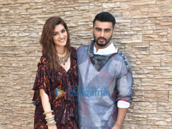 Photos: Kriti Sanon, Arjun Kapoor and Ashutosh Gowariker snapped during Panipat promotions