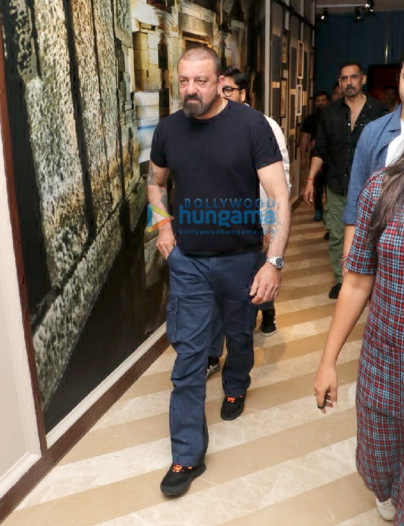 photos kriti sanon and sanjay dutt snapped at panipat trailer launch 6