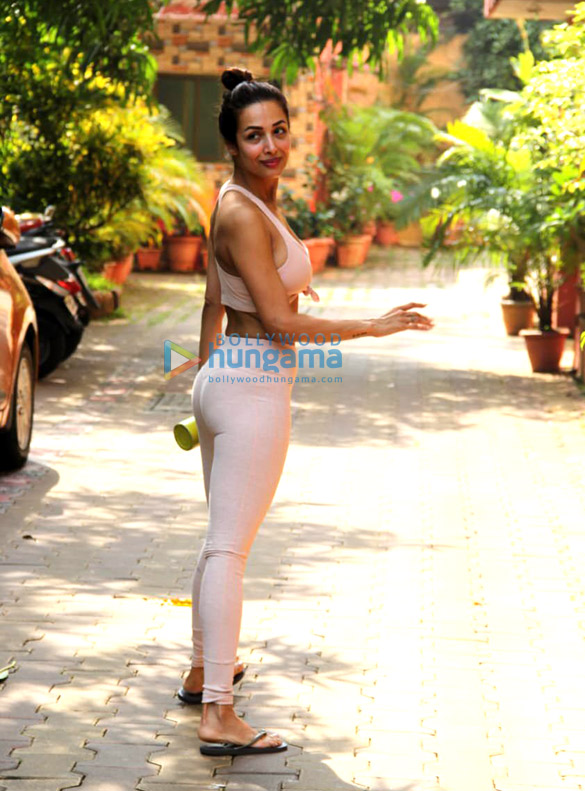 photos malaika arora spotted at diva yoga studio 4