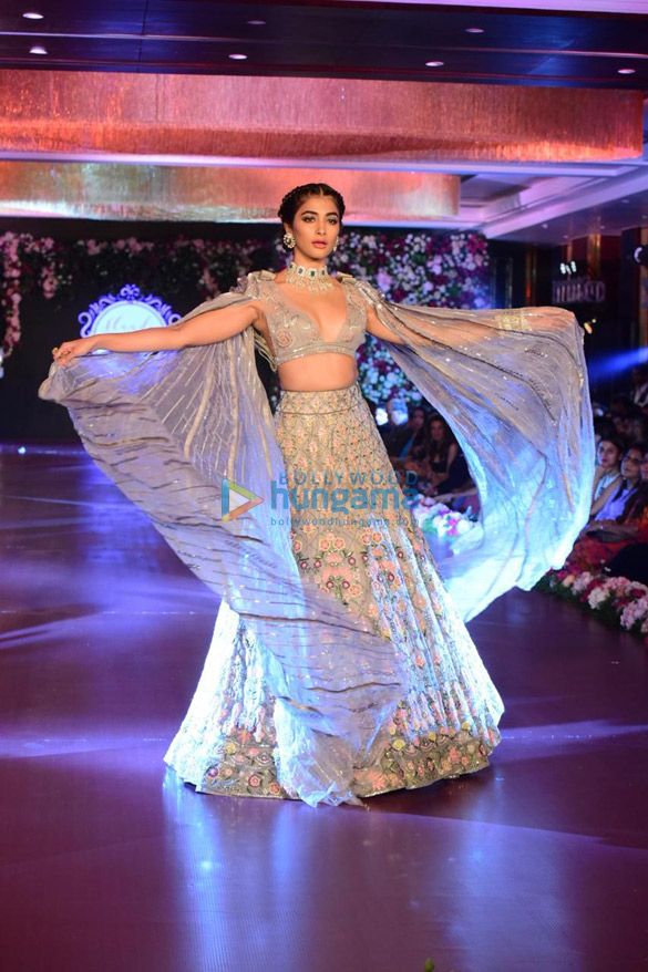 photos pooja hegde turn show stopper at manish malhotra fashion show 7