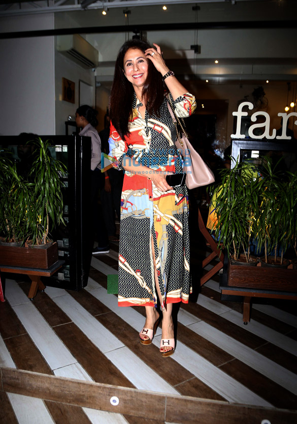 photos rakul preet singh and urmila matondkar spotted at farmers cafe in bandra 2