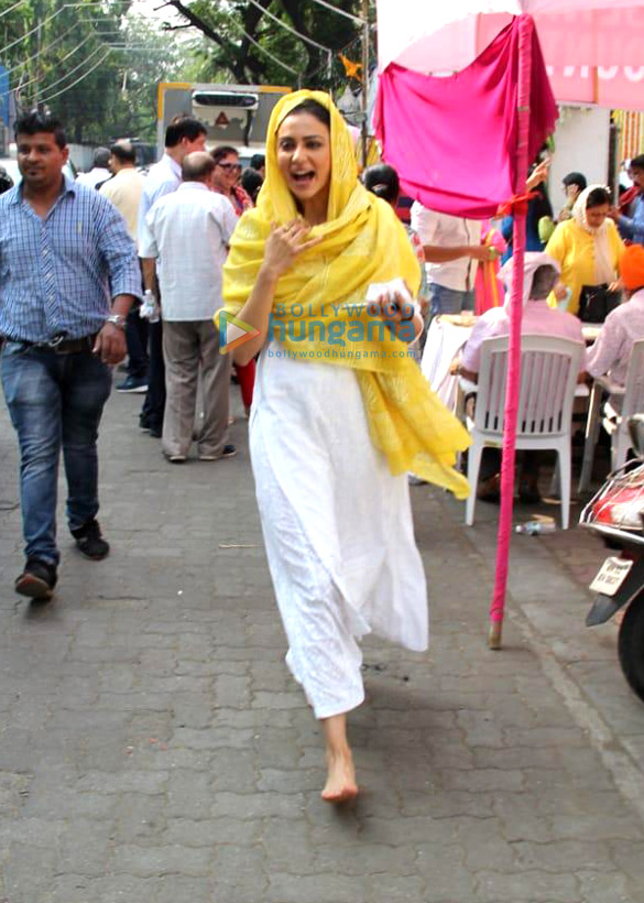 photos rakul preet singh snapped a gurudwara 3