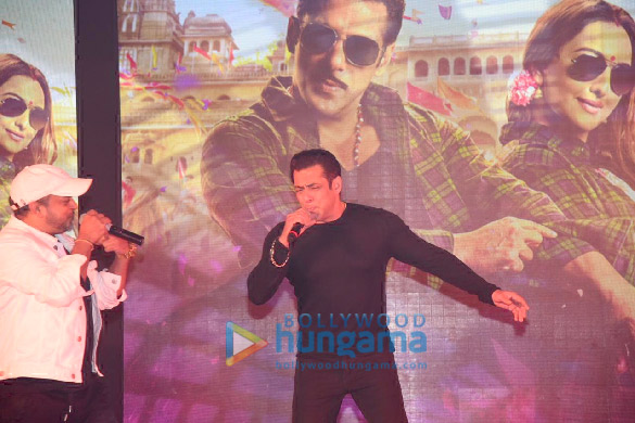 photos salman khan prabhu dheva warina hussain arbaaz khan and nikhil dwivedi grace the song launch of munna badnaam hua from their film dabangg 3 8