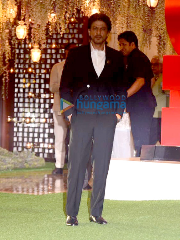 photos shah rukh khan abhishek bachchan aishwarya rai bachchan and others snapped at ambanis house party 5