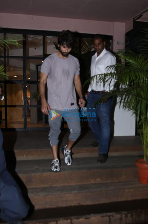 photos shahid kapoor snapped at the gym in bandra 1