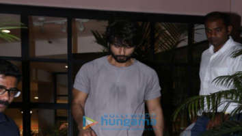 Photos: Shahid Kapoor snapped at the gym in Bandra