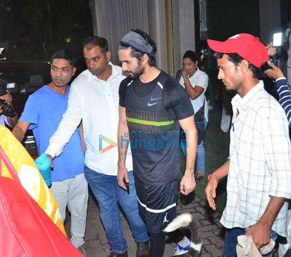 photos shahid kapoor snapped in juhu 4 2