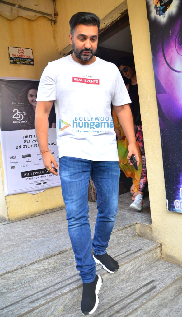 photos shilpa shetty snapped with family at pvr juhu 4