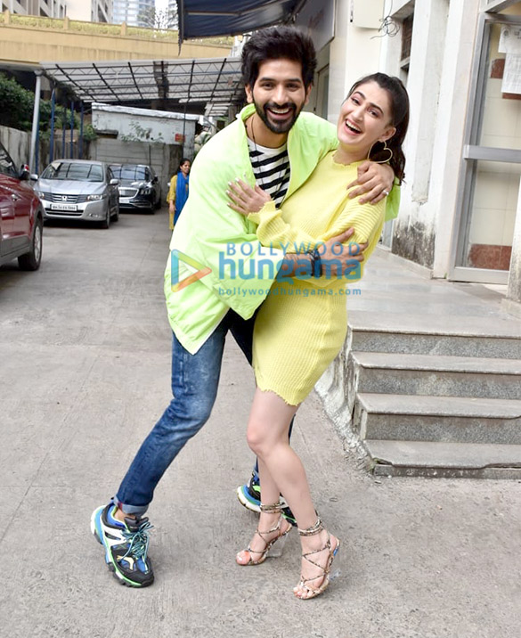 photos shivaleeka oberoi vardhan puri and arman mallik snapped promoting the film yeh saali aashiqui at lower parel 4
