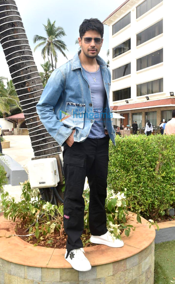 photos sidharth malhotra tara sutaria and milap zaveri snapped during marjaavaan promotions 1