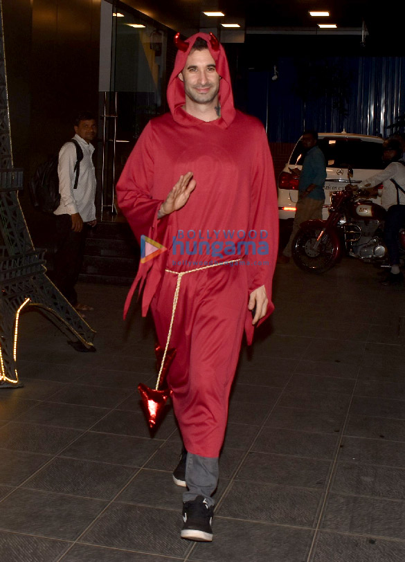 photos sunny leone snapped with husband daniel weber dress for halloween 2