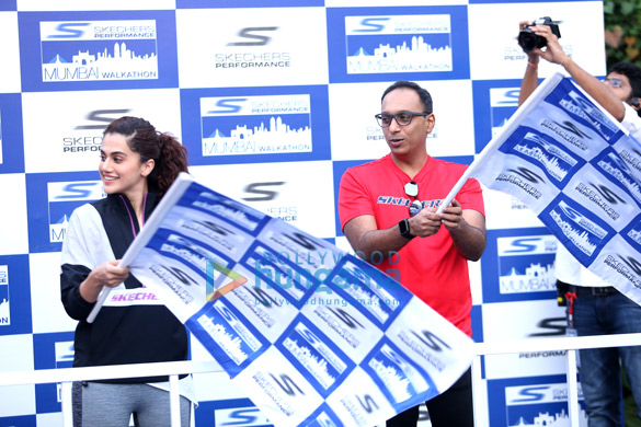 photos taapsee pannu snapped at second editions of sketchers performance mumbai marathon 2
