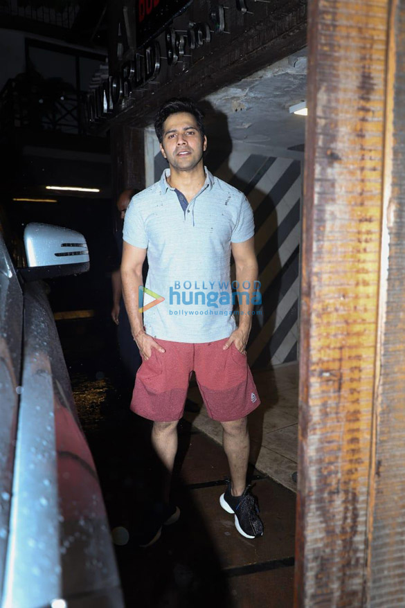 photos varun dhawan snapped at gym in juhu 1 4