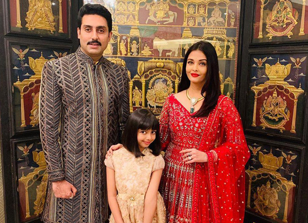 Picture Perfect Abhishek Bachchan and Aishwarya Rai Bachchan pose for a family picture with daughter, Aradhya Bachchan