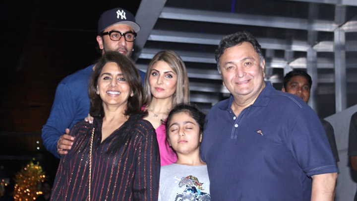 Ranbir Kapoor with whole family spotted after dinner in Bandra