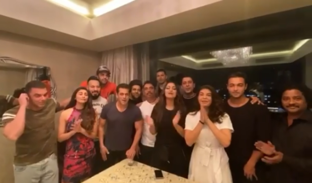 Salman Khan And His Da Bangg Tour Team Wish Shah Rukh Khan On His 54th Birthday 54 Bollywood