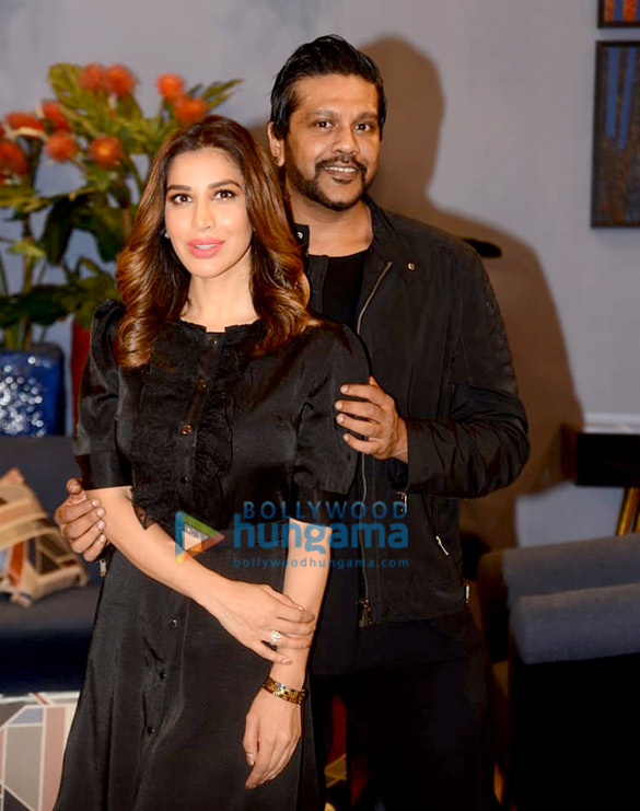 sophie choudry spotted at ace tech exhibition of rocky s in bandra 3