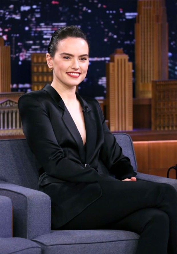 Star Wars: Rise Of Skywalker star Daisy Ridley weighs in baby Yoda, raps a recap of all Star Wars movies and it is INCREDIBLE Star Wars: Rise Of Skywalker star Daisy Ridley weighs in baby Yoda, raps a recap of all Star Wars movies and it is INCREDIBLE