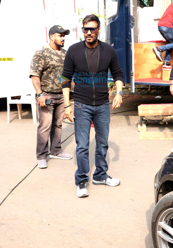 photos ajay devgn and kajol snapped on sets of indian idol promoting their film tanhaji the unsung warrior 6