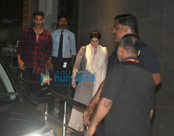 photos akshay kumar and twinkle khanna snapped at hinduja hospital 3