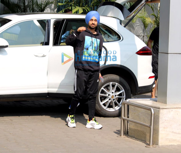 photos akshay kumar n kiara advani and diljit dosanjh at the airport 5