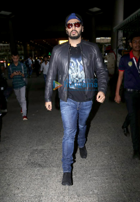 photos arjun kapoor and kriti kharbanda snapped at the airport 3