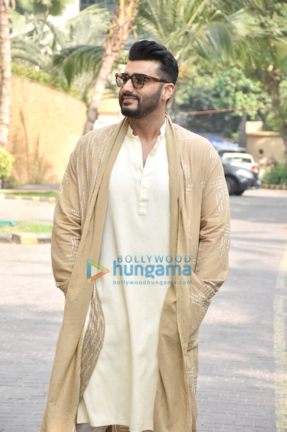 photos arjun kapoor and kriti sanon snapped promoting their film panipat 3