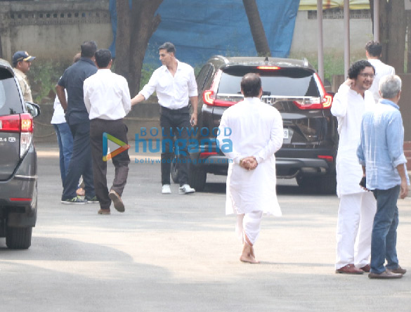 photos celebs attend the funeral of twinkle khannas grandmother betty kapadia 6