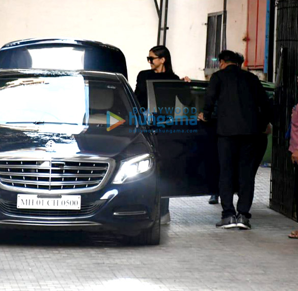 photos deepika padukone snapped at old dharma office 1
