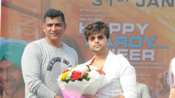 Photos: Himesh Reshammiya performs live in concert with a phenomenal crowd of 50000 for his film Happy Hardy And Heer