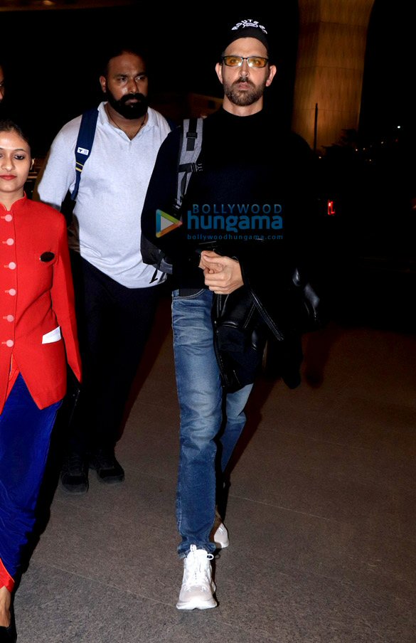 Photos: Hrithik Roshan, Sonam Kapoor Ahuja and others snapped at the airport Photos: Hrithik Roshan, Sonam Kapoor Ahuja and others snapped at the airport