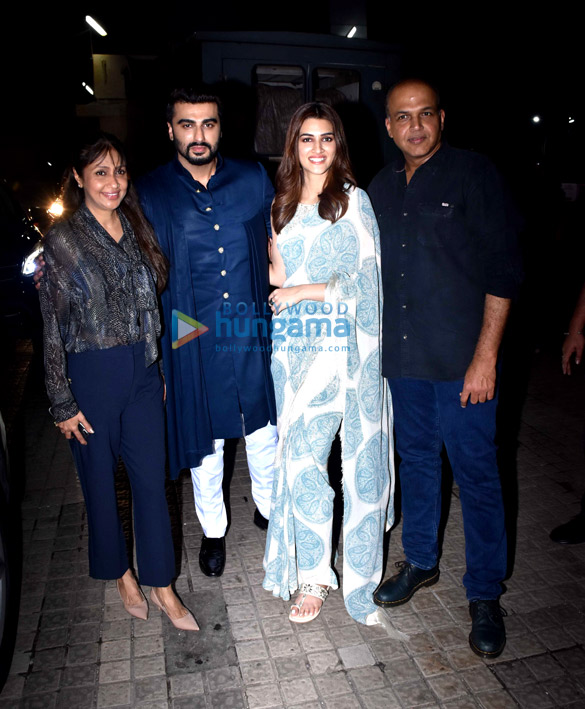 Photos: Janhvi Kapoor, Akshay Kumar and others grace the special screening of Panipat Photos: Janhvi Kapoor, Akshay Kumar and others grace the special screening of Panipat
