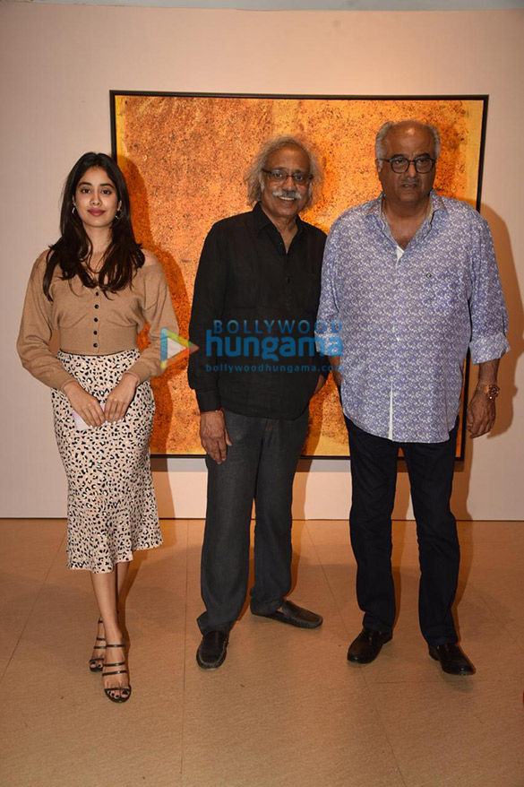photos janhvi kapoor naseeruddin shah and others attend subhash awchats art show 2