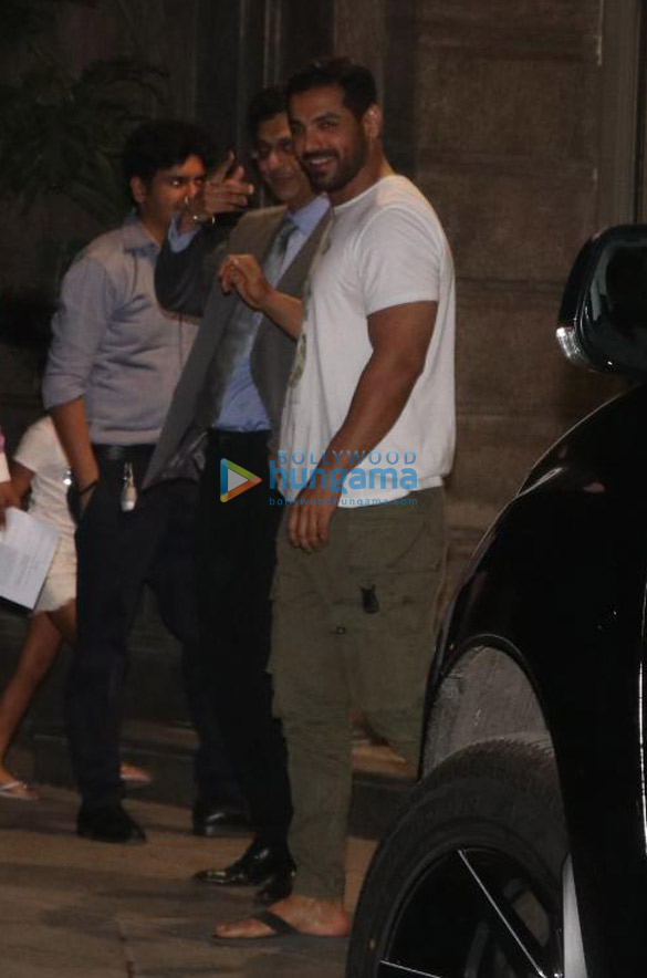 photos john abraham snapped in bandra 1 2